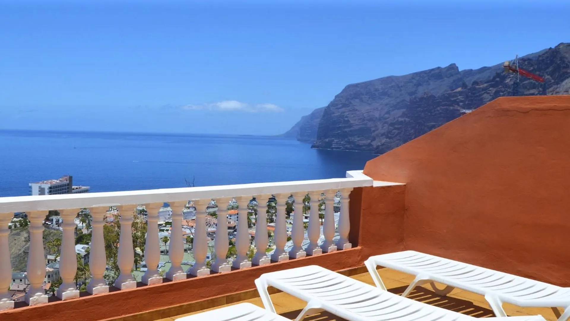 Oceanfront Chillstay - 4 Beds And A Pool 0*, Сантъяго-дель-Тейде Испания