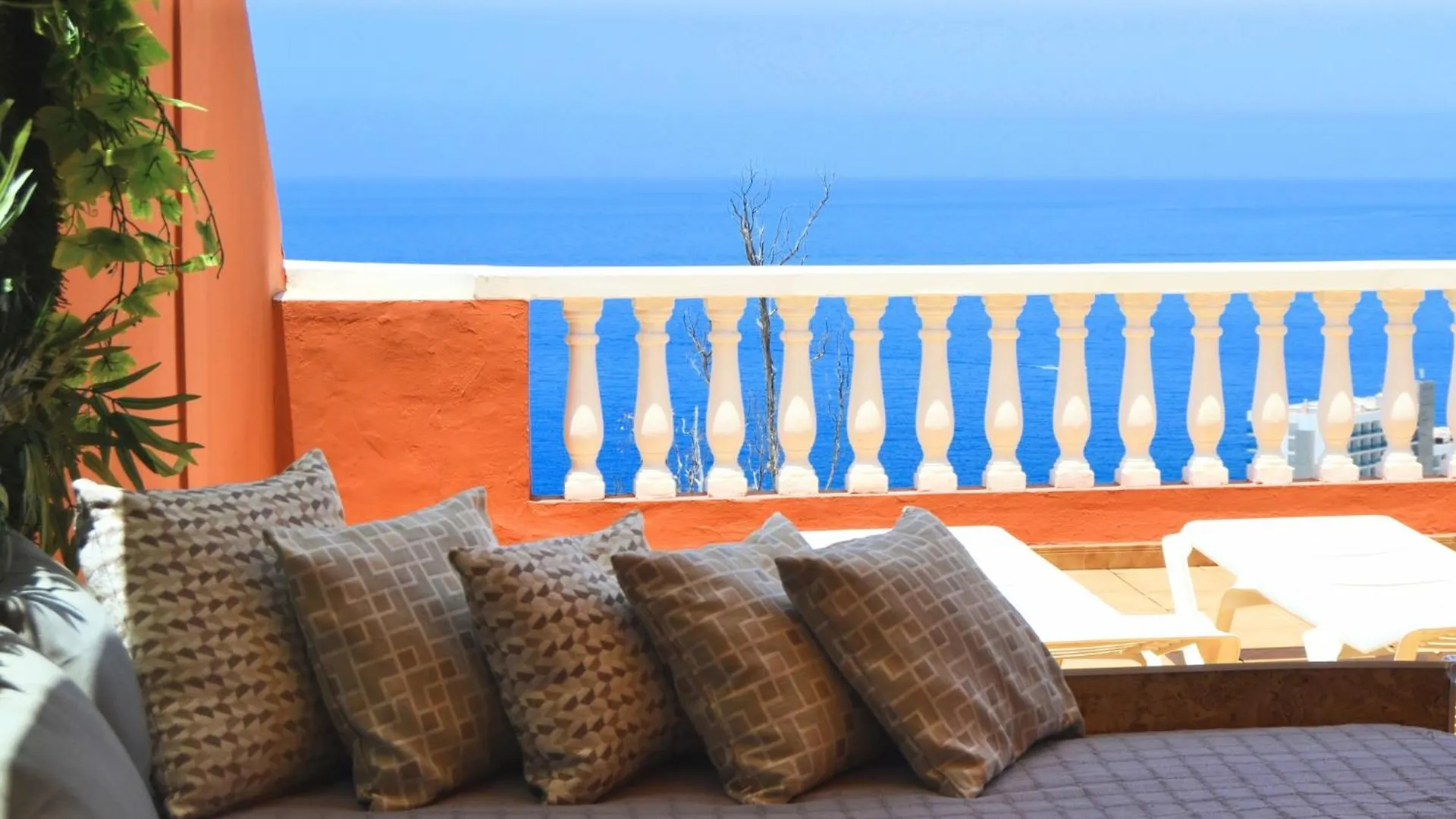 Oceanfront Chillstay - 4 Beds And A Pool Сантъяго-дель-Тейде